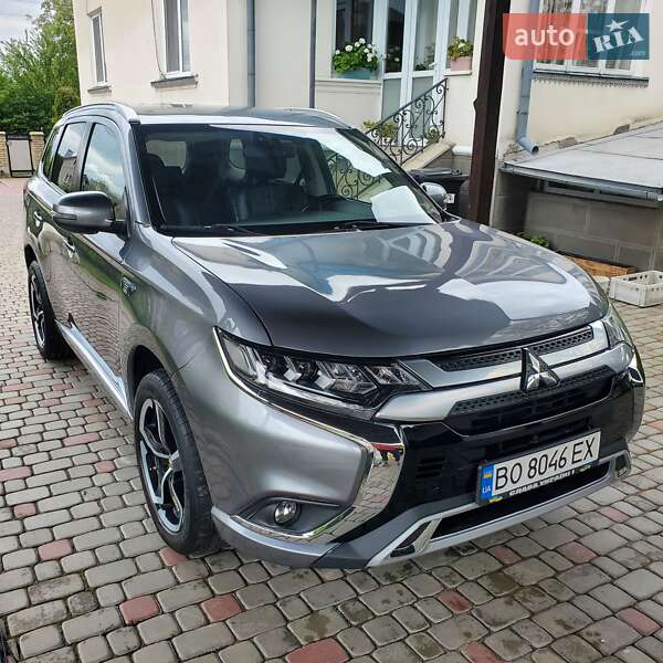 Позашляховик / Кросовер Mitsubishi Outlander 2018 в Тернополі