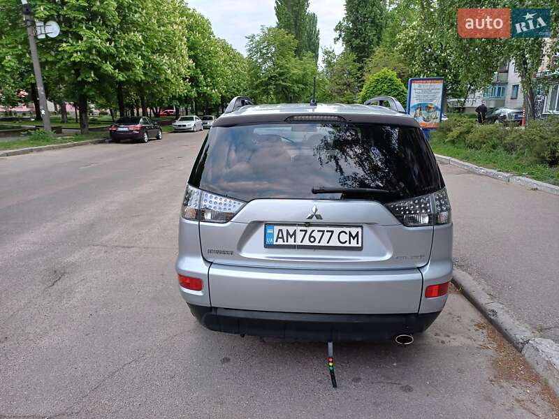 Позашляховик / Кросовер Mitsubishi Outlander 2010 в Житомирі