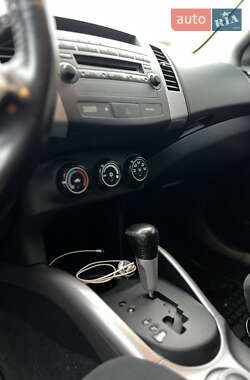 Внедорожник / Кроссовер Mitsubishi Outlander 2006 в 