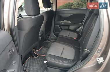 Внедорожник / Кроссовер Mitsubishi Outlander 2021 в 