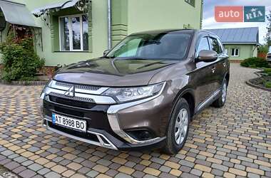 Внедорожник / Кроссовер Mitsubishi Outlander 2021 в 