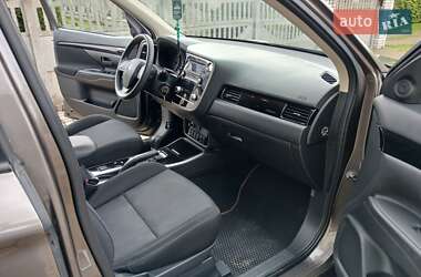 Внедорожник / Кроссовер Mitsubishi Outlander 2021 в 