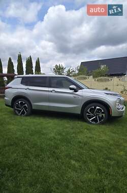 Внедорожник / Кроссовер Mitsubishi Outlander 2023 в 