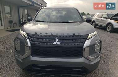 Позашляховик / Кросовер Mitsubishi Outlander 2022 в 