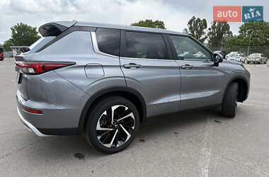 Внедорожник / Кроссовер Mitsubishi Outlander 2023 в 