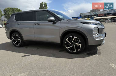 Внедорожник / Кроссовер Mitsubishi Outlander 2023 в 