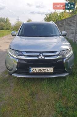 Внедорожник / Кроссовер Mitsubishi Outlander 2016 в 