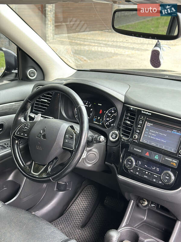 Позашляховик / Кросовер Mitsubishi Outlander 2015 в Білій Церкві