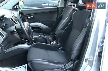 Позашляховик / Кросовер Mitsubishi Outlander 2011 в 