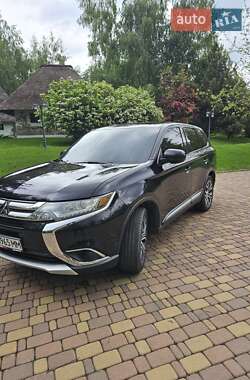 Внедорожник / Кроссовер Mitsubishi Outlander 2016 в 