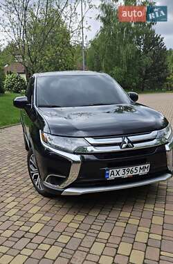 Внедорожник / Кроссовер Mitsubishi Outlander 2016 в 