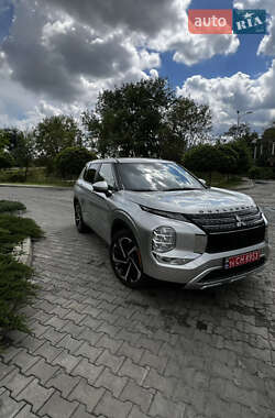 Внедорожник / Кроссовер Mitsubishi Outlander 2021 в 