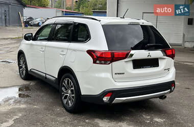 Позашляховик / Кросовер Mitsubishi Outlander 2015 в Хмельницькому