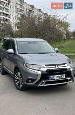 Позашляховик / Кросовер Mitsubishi Outlander 2019 в Харкові