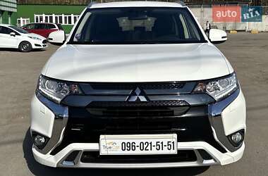 Внедорожник / Кроссовер Mitsubishi Outlander 2020 в 