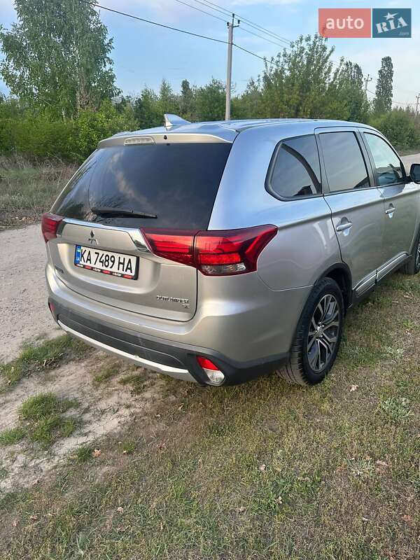 Внедорожник / Кроссовер Mitsubishi Outlander 2017 в Киеве