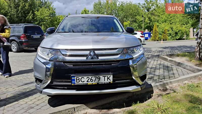Внедорожник / Кроссовер Mitsubishi Outlander 2017 в Львове
