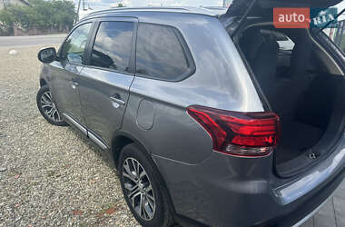 Внедорожник / Кроссовер Mitsubishi Outlander 2018 в 