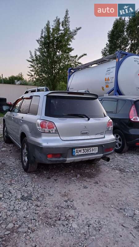Внедорожник / Кроссовер Mitsubishi Outlander 2004 в Лугинах