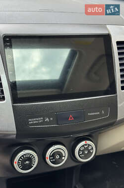 Внедорожник / Кроссовер Mitsubishi Outlander 2009 в 