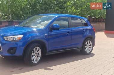 Позашляховик / Кросовер Mitsubishi Outlander 2014 в 