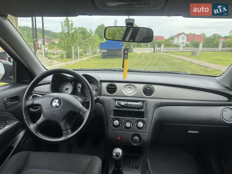 Внедорожник / Кроссовер Mitsubishi Outlander 2006 в Надворной