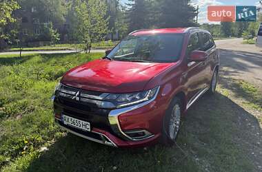 Внедорожник / Кроссовер Mitsubishi Outlander 2020 в 