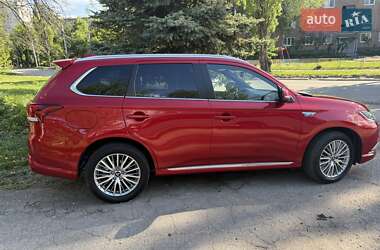 Внедорожник / Кроссовер Mitsubishi Outlander 2020 в 