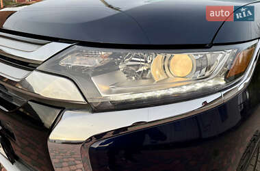 Внедорожник / Кроссовер Mitsubishi Outlander 2017 в 