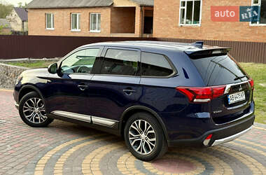 Внедорожник / Кроссовер Mitsubishi Outlander 2017 в 