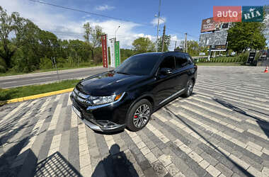 Внедорожник / Кроссовер Mitsubishi Outlander 2016 в Львове