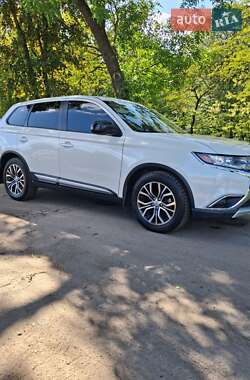 Позашляховик / Кросовер Mitsubishi Outlander 2015 в Павлограді