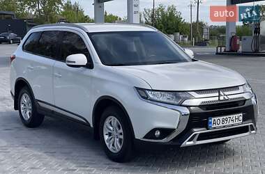 Внедорожник / Кроссовер Mitsubishi Outlander 2021 в 