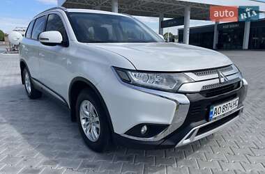 Внедорожник / Кроссовер Mitsubishi Outlander 2021 в 