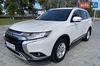 Внедорожник / Кроссовер Mitsubishi Outlander 2021 в 