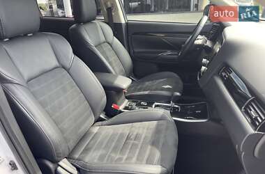 Внедорожник / Кроссовер Mitsubishi Outlander 2021 в 