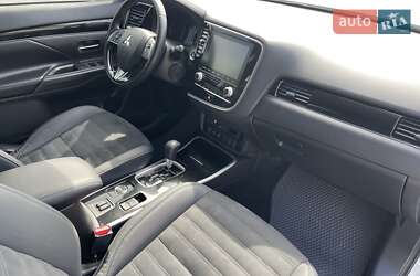 Внедорожник / Кроссовер Mitsubishi Outlander 2021 в 