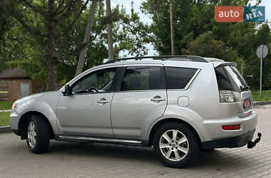 Позашляховик / Кросовер Mitsubishi Outlander 2011 в 