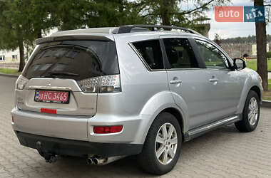 Позашляховик / Кросовер Mitsubishi Outlander 2011 в 