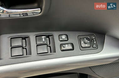 Позашляховик / Кросовер Mitsubishi Outlander 2011 в 