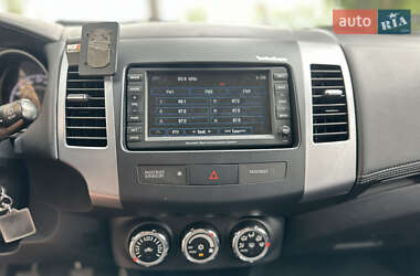 Позашляховик / Кросовер Mitsubishi Outlander 2011 в 