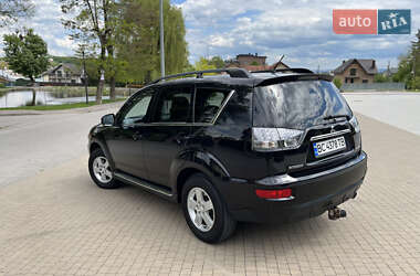 Внедорожник / Кроссовер Mitsubishi Outlander 2011 в 