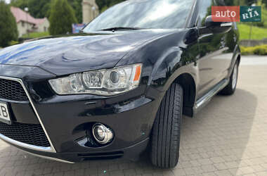 Внедорожник / Кроссовер Mitsubishi Outlander 2011 в 