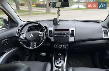 Внедорожник / Кроссовер Mitsubishi Outlander 2011 в 