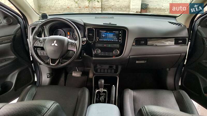 Внедорожник / Кроссовер Mitsubishi Outlander 2017 в Виннице