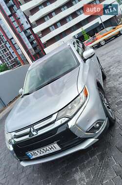 Внедорожник / Кроссовер Mitsubishi Outlander 2017 в 