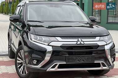 Внедорожник / Кроссовер Mitsubishi Outlander 2021 в 