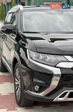 Внедорожник / Кроссовер Mitsubishi Outlander 2021 в 