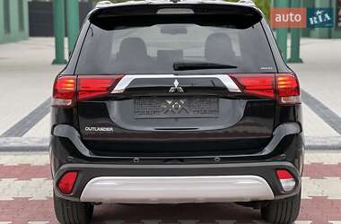 Внедорожник / Кроссовер Mitsubishi Outlander 2021 в 