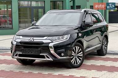 Внедорожник / Кроссовер Mitsubishi Outlander 2021 в Киеве